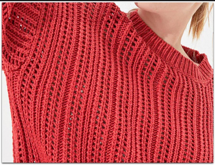 Терракотовый джемпер спицами