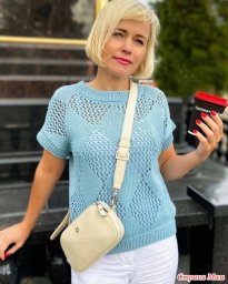 Голубая футболка спицами