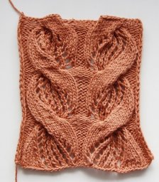 Красивая ажурная коса спицами