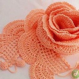 Красивый вязаный цветок, объемное украшение