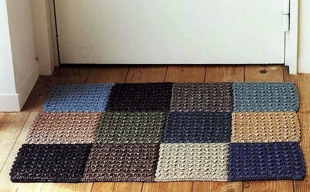 Простой и милый вариант для вязаного коврика