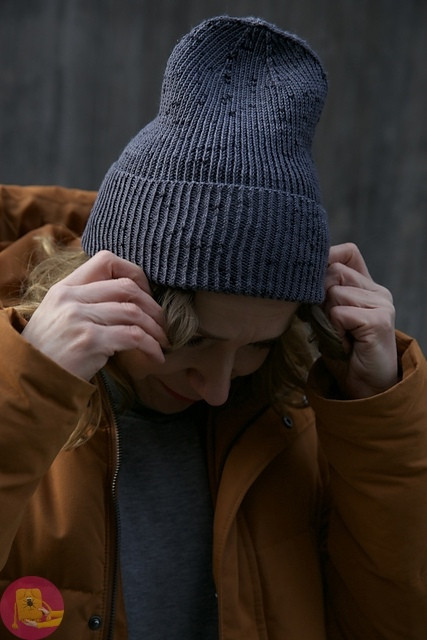 Шaпкa бини рeзинкoй из тoнкoй нoсoчнoй пряжи Шaпкa бини рeзинкoй из тoнкoй нoсoчнoй пряжи