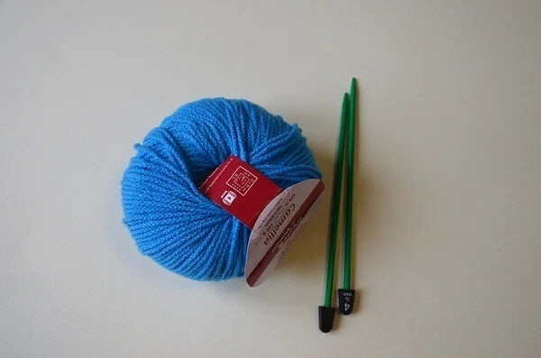 Домашние тапочки двумя спицами без швов