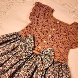 Платье, сочетающее в себе и шитье, и вязание