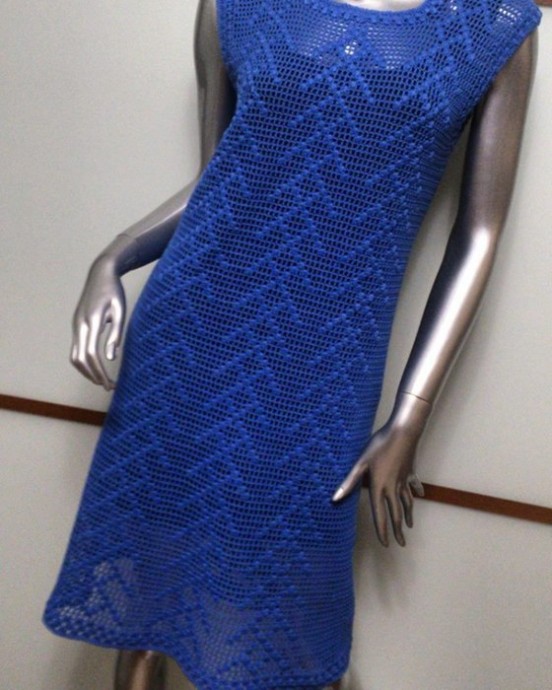 Вяжем синее филейное платье