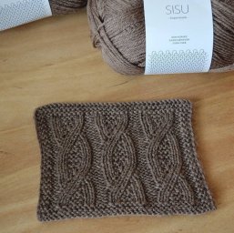 Необычный узор спицами