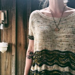 Неординарный пуловер с ажурными полосами