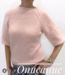 Розовый джемпер спицами