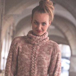 Женский свитер спицами