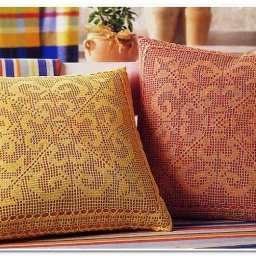 Изящная вязаная наволочка