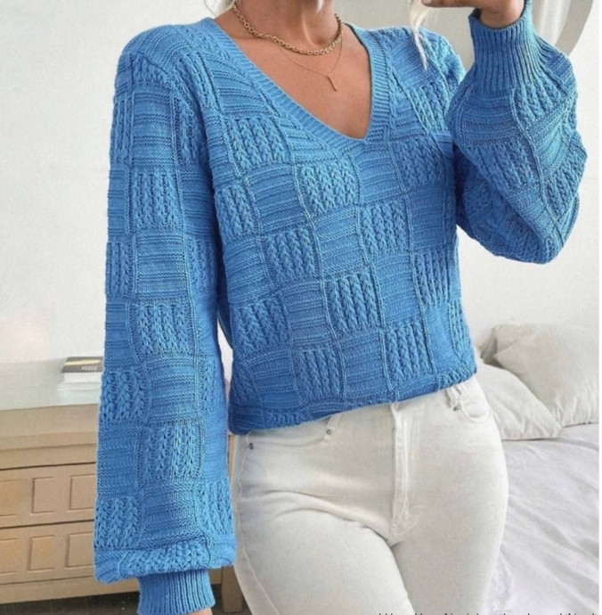 Пуловер, связанный геометрическим узором