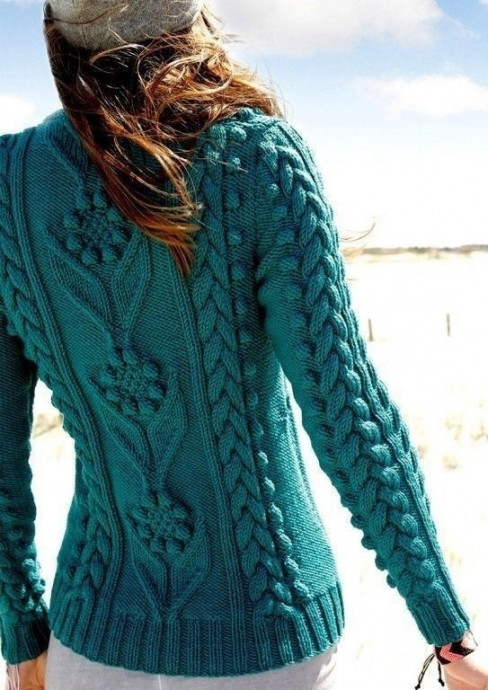 Джемпер с шишечками и косами Джемпер с шишечками и косами