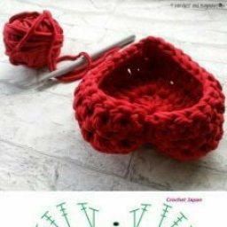 Вязаная валентинка - шкатулочка