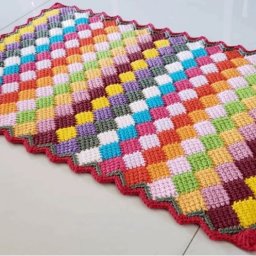 Яркий плед из ромбиков