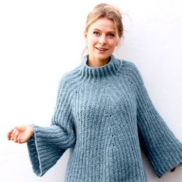 Свитер трапециевидного силуэта с патентным узором