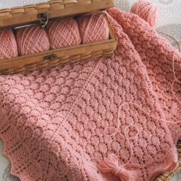 Уютный розовый плед