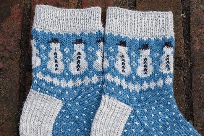 Носочки со снеговиками, вяжем спицами