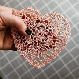 Крючком: Салфетка «Сердечко»