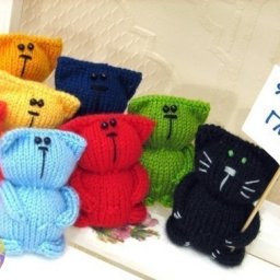 Милый вязаный котик