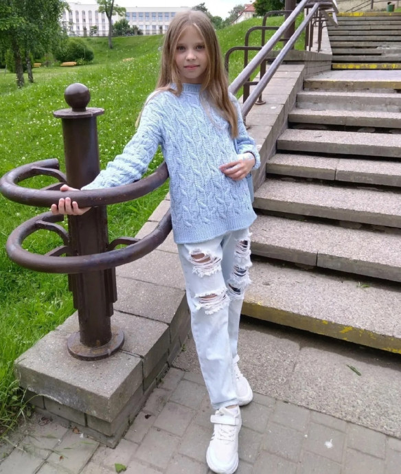 Свитер на девочку 9-12 лет Свитер на девочку 9-12 лет
