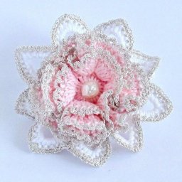 Объемный цветок-брошь