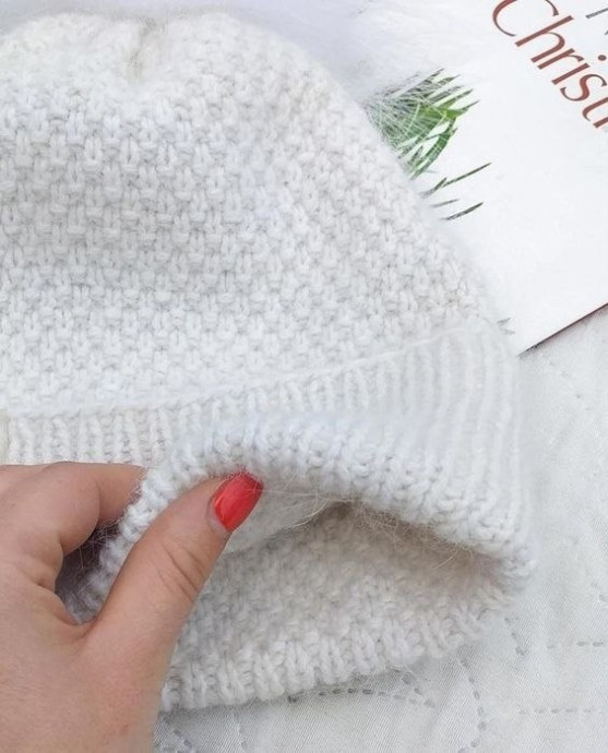 Шапка с помпоном