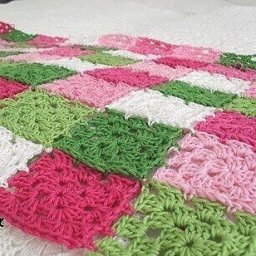 Яркий плед из мотивов крючком