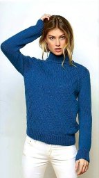 Пуловер рельефным узором в виде ромбов спицами