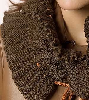 Необычный шарф спицами