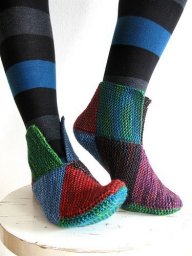 Веселенькие тапочки-носочки из квадратов спицами