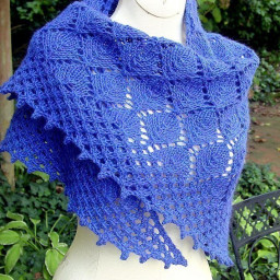 Шаль с узором из листьев и пико спицами