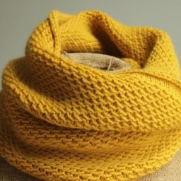 Красивый снуд интересным узором