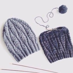 Схема к милой шапочке, вязаной спицами