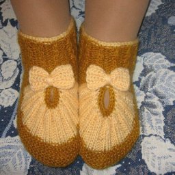 Вяжем спицами милые тапочки