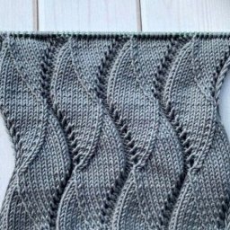 Волнистый узор спицами