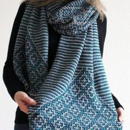 Шарф спицами ленивым жаккардом