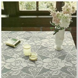 Нежная скатерть с мотивами из роз