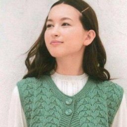 Очаровательный жилет спицами