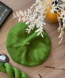 Зеленый берет спицами