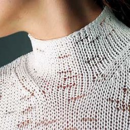 Цельновязанный воротник-стойка с декоративными дорожками