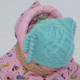 Детская шапочка с задорными кисточками