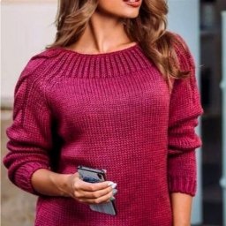 Пуловер с узором из кос на рукавах