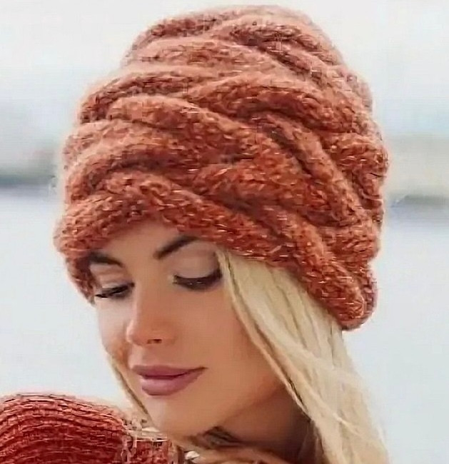 Шапка, связанная поперёк &mdash; интересная классика с изюминкой