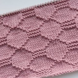 Рельефный простой узор спицами