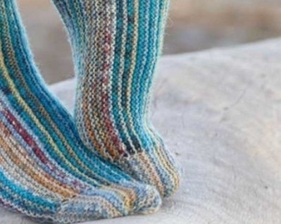 Носки, связанные поперек