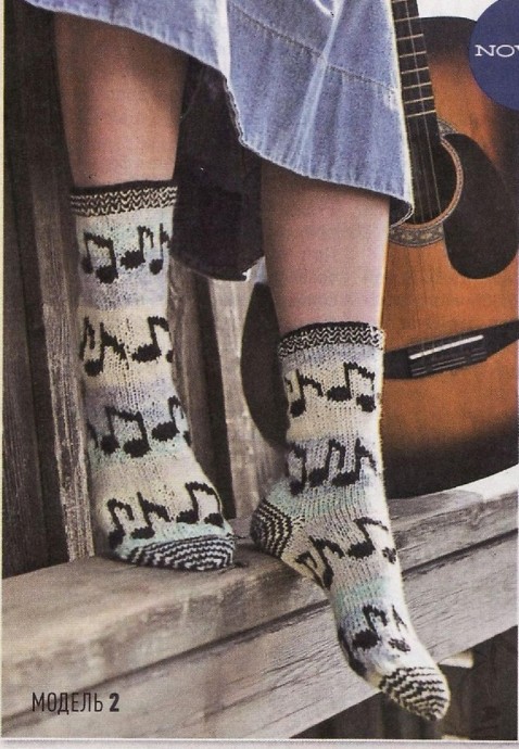 "Музыкальные" носки спицами