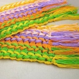 Радужный шарфик, вязаный на линейке