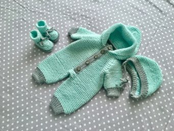 Комплект из турецкой полушерсти Ализе на малыша на выписку