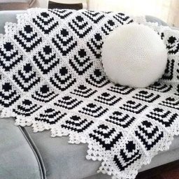 Плед квадратными мотивами крючком