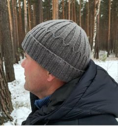 Мужская шапочка спицами